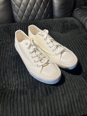No Boundaries White Low-Top Canvas Sneakers